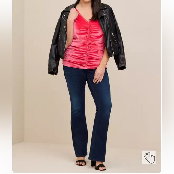 NWT Torrid stretch velvet shirred front flutter sleeve in tea berry pink - Picture 4 of 13